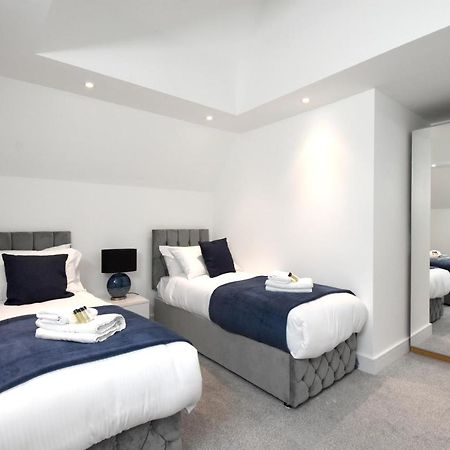 Northside Apartments Ealing ロンドン エクステリア 写真