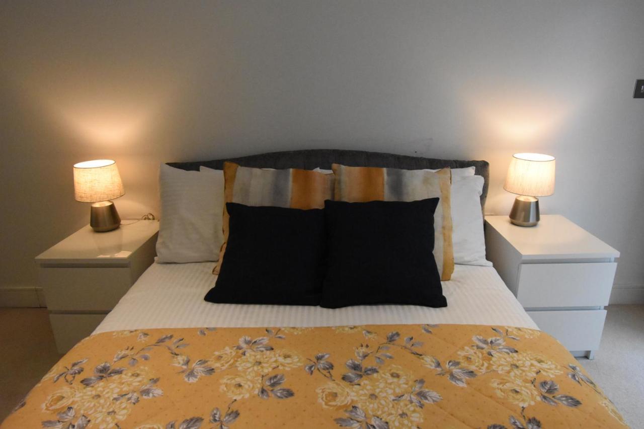 Northside Apartments Ealing ロンドン エクステリア 写真