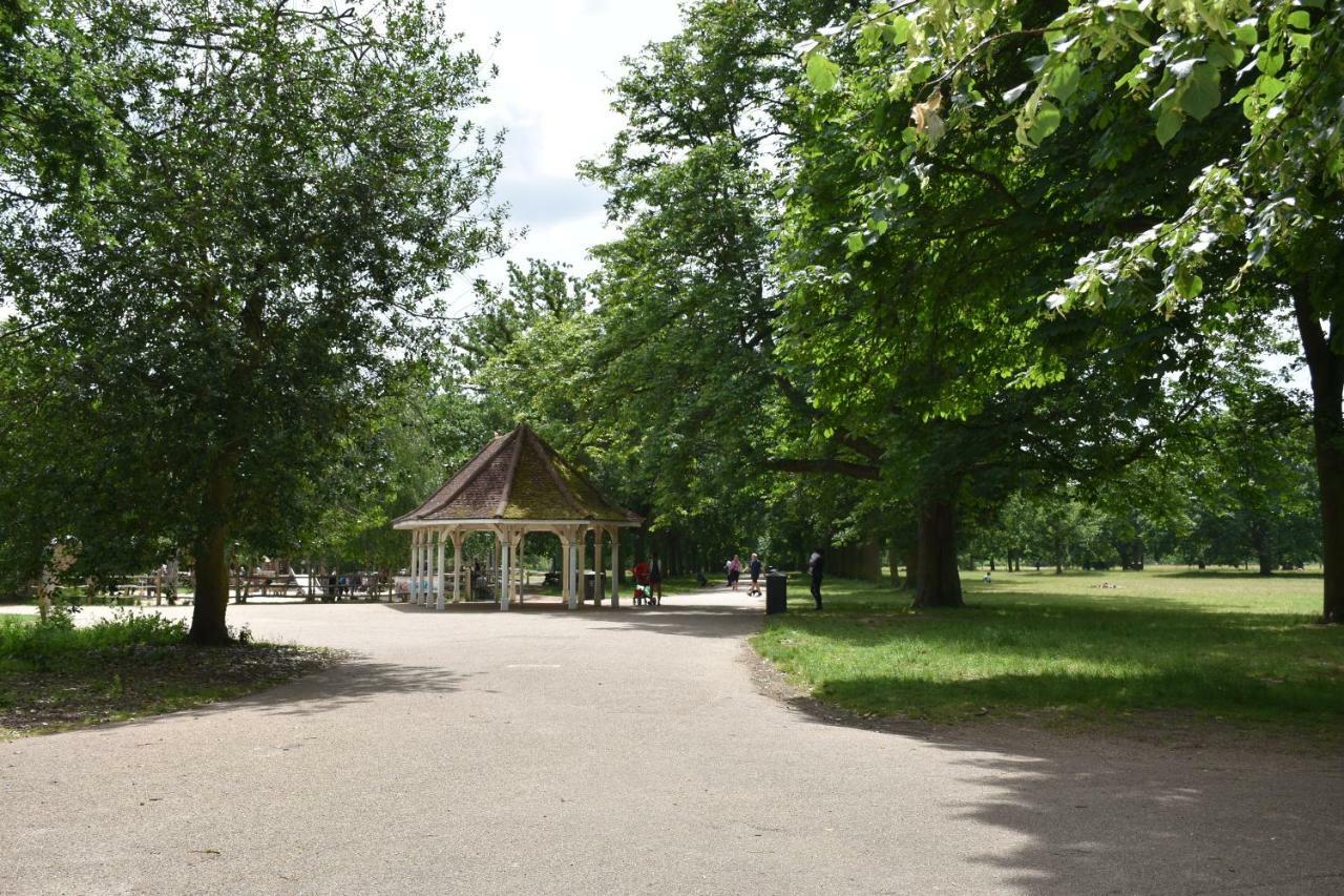Northside Apartments Ealing ロンドン エクステリア 写真
